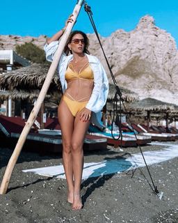 Athina Oikonomakou feet photo thumbnail