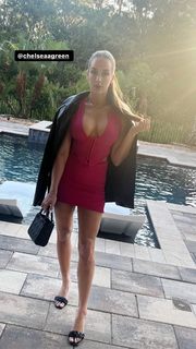 Chelsea Green feet photo thumbnail