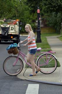 Dakota Fanning feet photo thumbnail