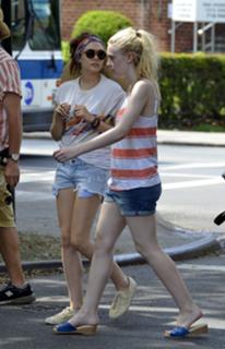 Dakota Fanning feet photo thumbnail
