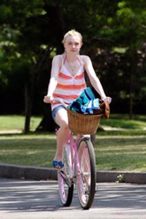 Dakota Fanning feet photo thumbnail