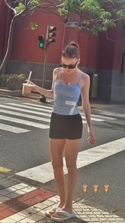 Duygu Özaslan feet photo thumbnail