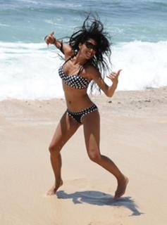 Nicole Scherzinger feet photo thumbnail