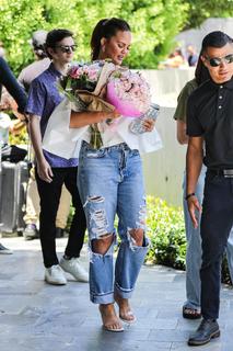 Chrissy Teigen feet photo thumbnail