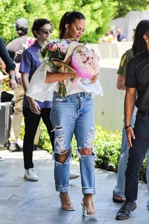 Chrissy Teigen feet photo thumbnail