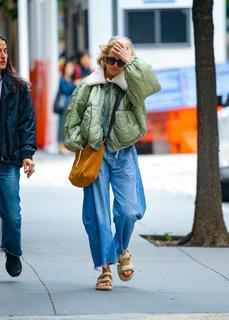 Naomi Watts feet photo thumbnail