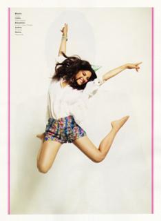 Maite Perroni feet photo thumbnail