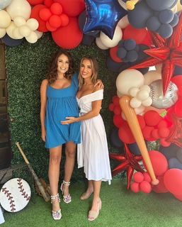 Jessie James Decker feet photo thumbnail