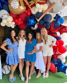 Jessie James Decker feet photo thumbnail