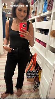 Mindy Kaling feet photo thumbnail