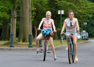 Dakota Fanning feet photo thumbnail
