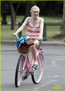 Dakota Fanning feet photo thumbnail