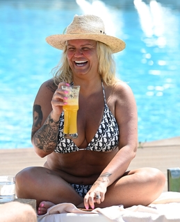 Kerry Katona feet photo thumbnail
