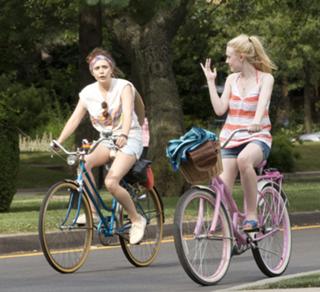 Dakota Fanning feet photo thumbnail