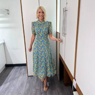 Holly Willoughby feet photo thumbnail