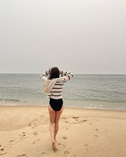 Lea Michele feet photo thumbnail