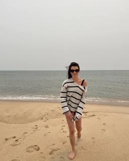 Lea Michele feet photo thumbnail