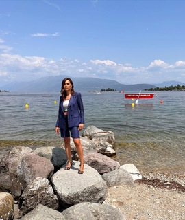 Caterina Balivo feet photo thumbnail