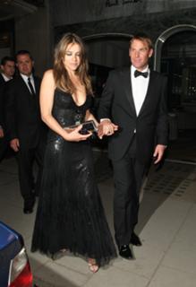 Elizabeth Hurley feet photo thumbnail