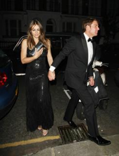 Elizabeth Hurley feet photo thumbnail
