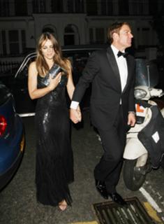 Elizabeth Hurley feet photo thumbnail