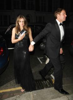 Elizabeth Hurley feet photo thumbnail
