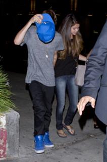 Selena Gomez feet photo thumbnail
