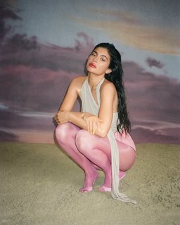 Kylie Jenner feet photo thumbnail
