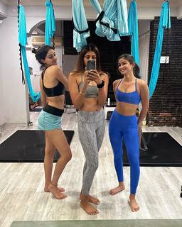 Ananya Pandey feet photo thumbnail