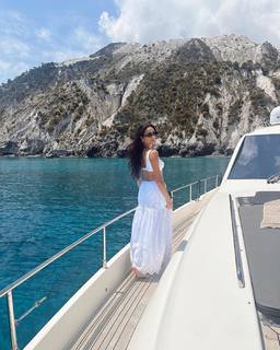 Shay Mitchell feet photo thumbnail