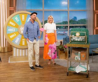 Holly Willoughby feet photo thumbnail