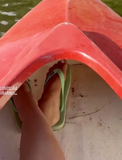 Julia Wieniawa-Narkiewicz feet photo thumbnail