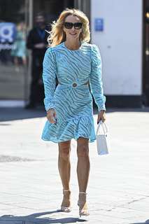 Amanda Holden feet photo thumbnail