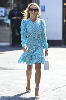 Amanda Holden feet photo thumbnail