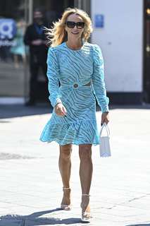 Amanda Holden feet photo thumbnail