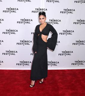 Vanessa Hudgens feet photo thumbnail