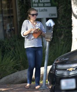Kristen Bell feet photo thumbnail