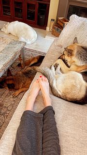 Eliza Coupe feet photo 2