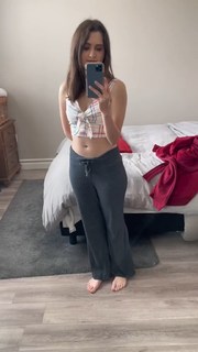 Laura Marano feet photo thumbnail
