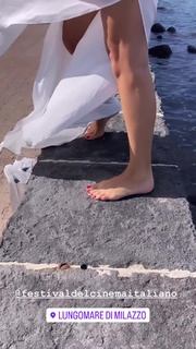 Veronica Maya feet photo thumbnail