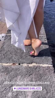 Veronica Maya feet photo thumbnail
