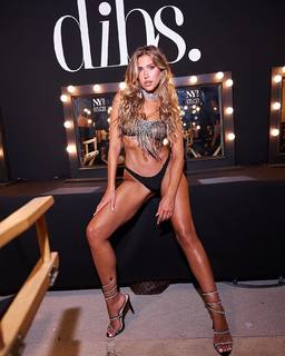 Kara Del Toro feet photo thumbnail