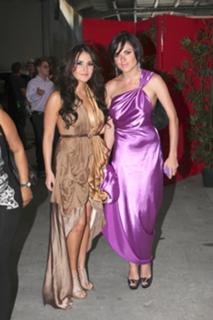 Dulce María feet photo thumbnail