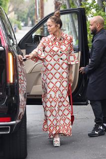 Jennifer Lopez feet photo thumbnail