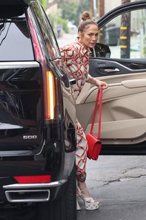 Jennifer Lopez feet photo thumbnail