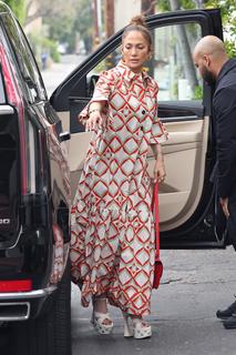 Jennifer Lopez feet photo thumbnail