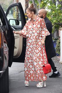 Jennifer Lopez feet photo thumbnail