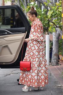 Jennifer Lopez feet photo thumbnail