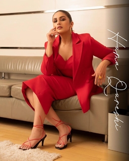 Huma Qureshi feet photo thumbnail