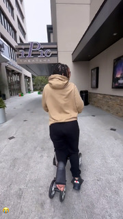 Chloe Bailey feet photo thumbnail